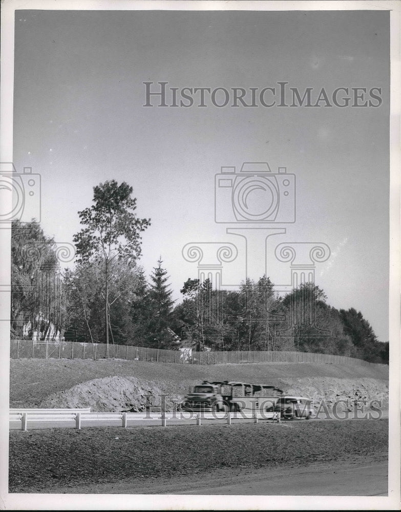 1955 Press Photo Philp Bradstock Home Is Nearest Ohio Turnpike - Historic Images