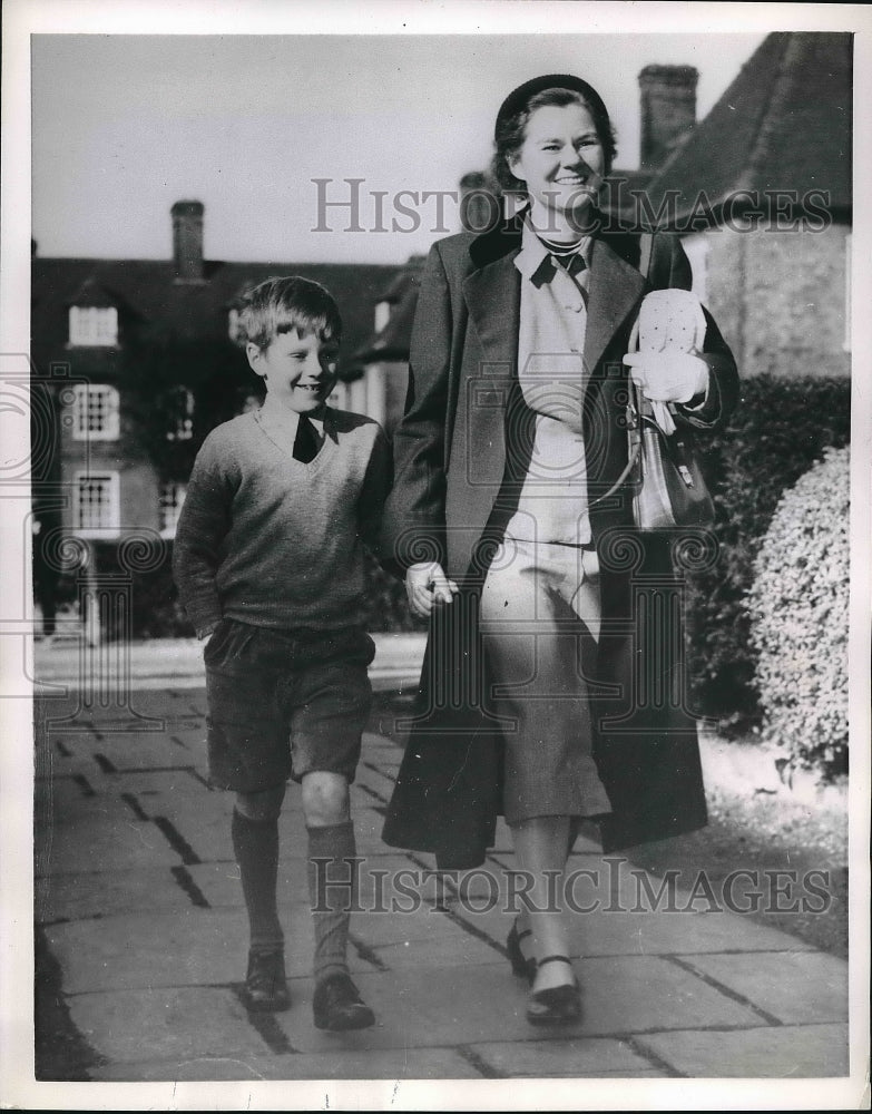 1954 Kate Field with Son Alan on Trip to Get Husband Hermann - Historic Images