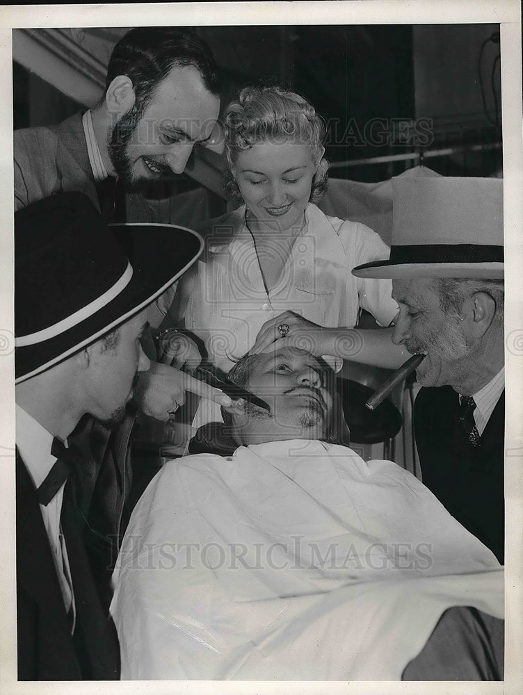 1940 Orrin Moon gets beard curled by beautician Darleigh Wright - Historic Images