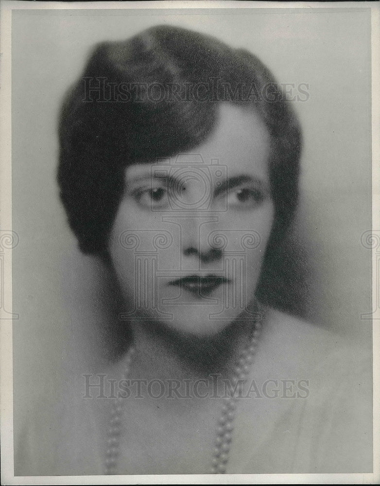 1933 Julia Boyd, pattern artist for Newspaper Enterprise Association - Historic Images