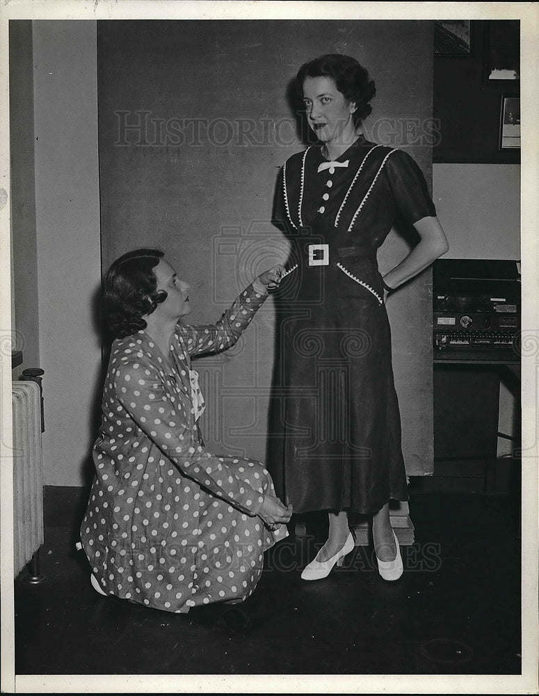 1937 fashion designer Julia Boyd at work  - Historic Images