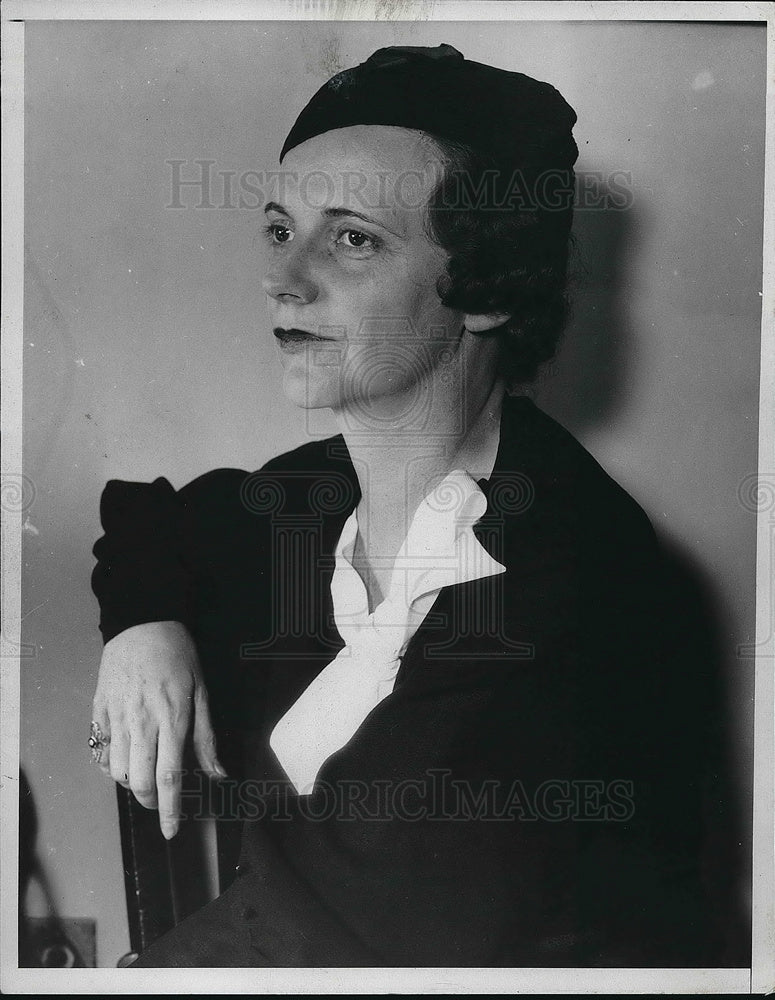 1934 fashion guru Julia Boyd  - Historic Images