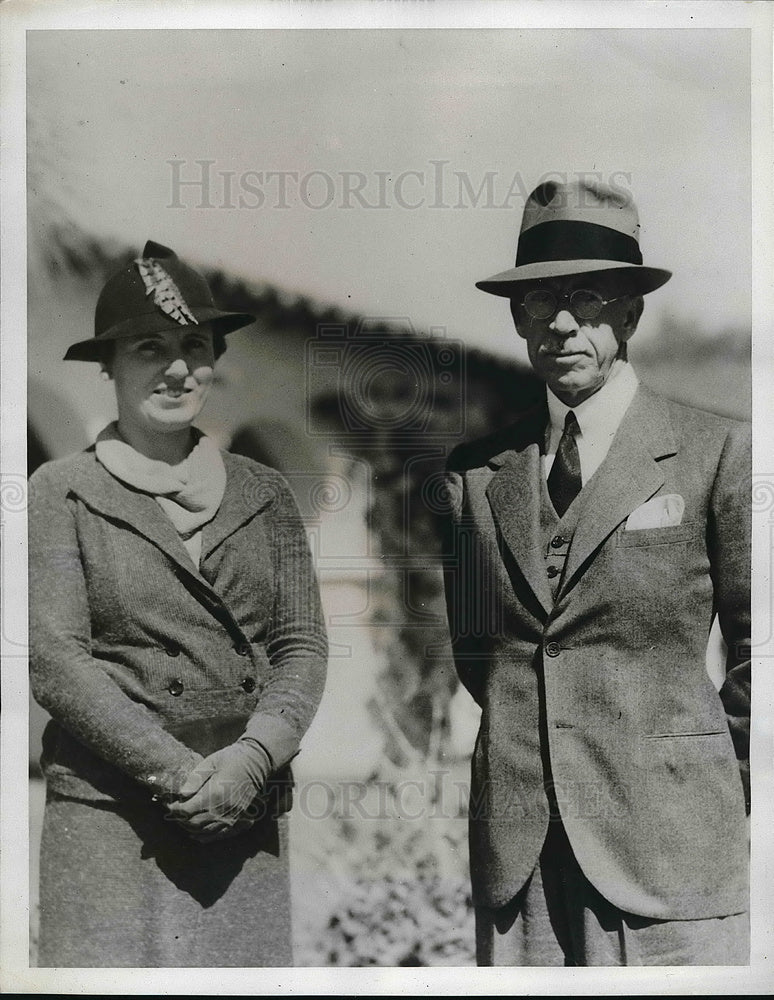 1934 23rd Calif State Hotel Assn convention, F Simpson Jr,&amp; wife - Historic Images