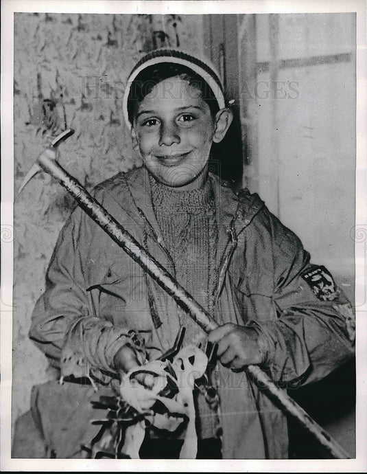 1956 Ferrara, Italy Emilio Stefanelli, scaled Mt Blanc at age - Historic Images