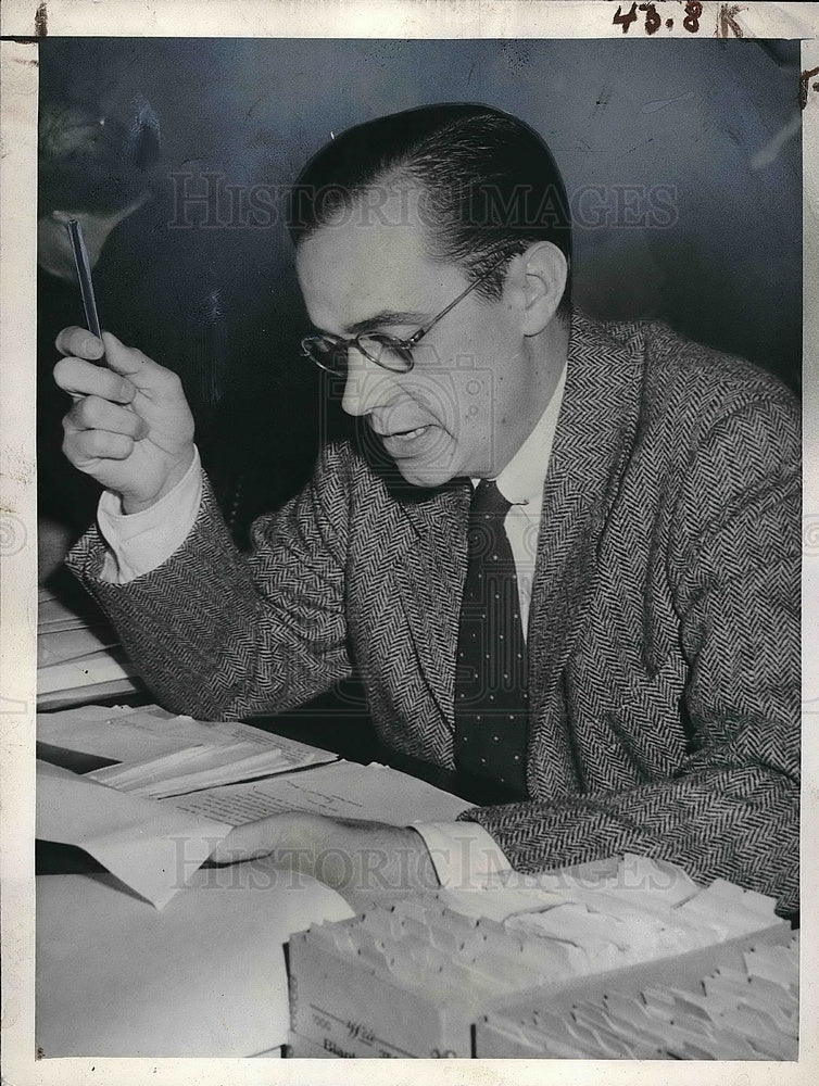 1944 Press Photo Investigator Rbt Stripling, House Comm on Un American Activ. - Historic Images
