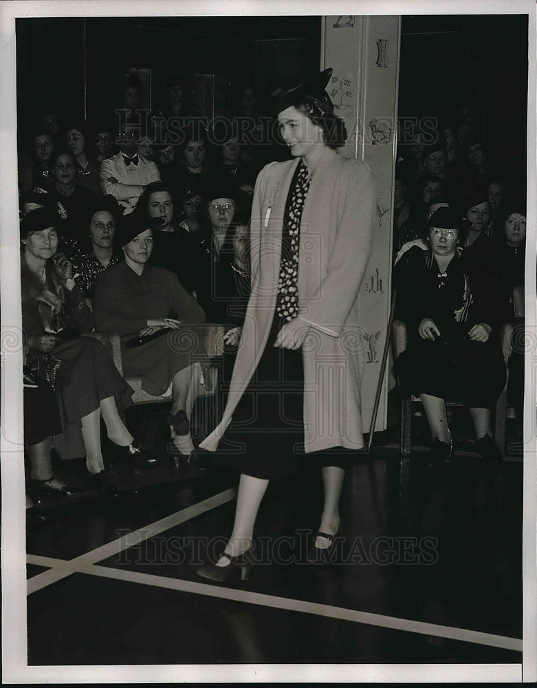 1938 Press Photo Philadelphia, Pa Judy Shinn models new Spring fashions-Historic Images