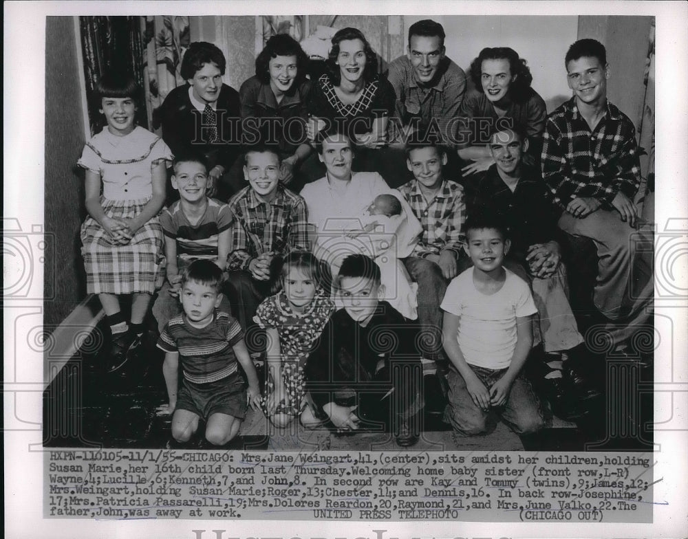 1955 Press Photo Mr. & Mrs. John Weignart with Their Sixteen Children - Historic Images