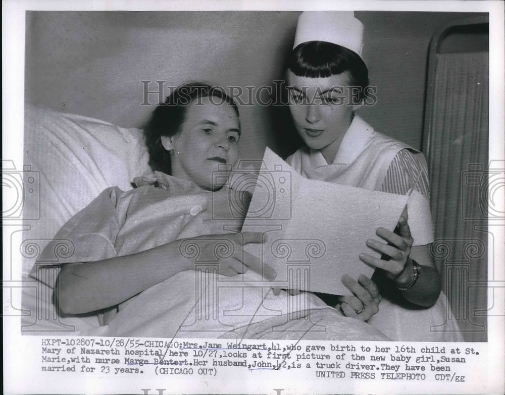 1955 Mrs. John Weingart of Chicago Looks at Baby Picture with Nurse - Historic Images