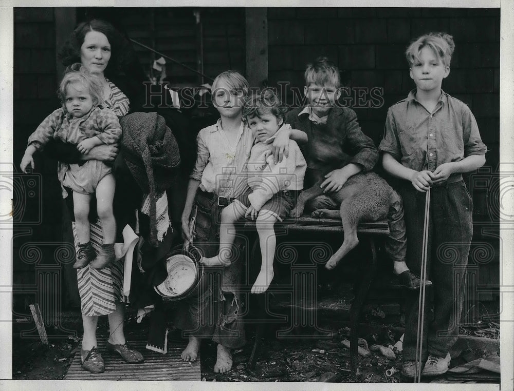 1934 Orr Family Displaced When Home Burned Down  - Historic Images