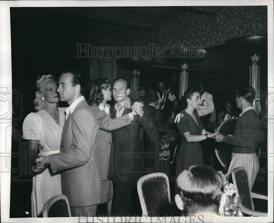 1947 Press Photo Dancers at the Femina, Berlin night club - Historic Images