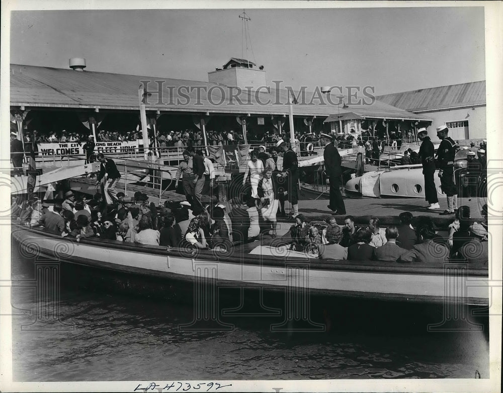 1938 Press Photo spectators tour West Coast Naval Base on Navy Day - Historic Images