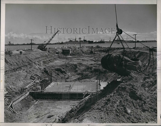 1946 Graving dock where world's largest flying boat will be housed - Historic Images