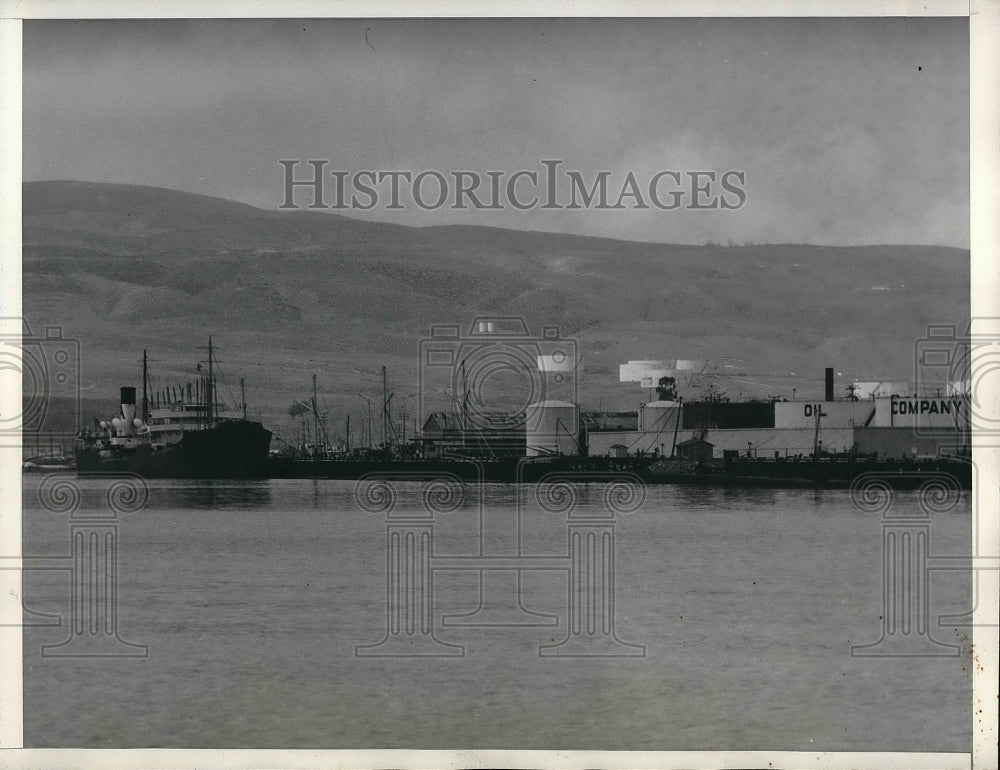 1935 Press Photo Tanker strike putting shipping circles on pins and needles - Historic Images