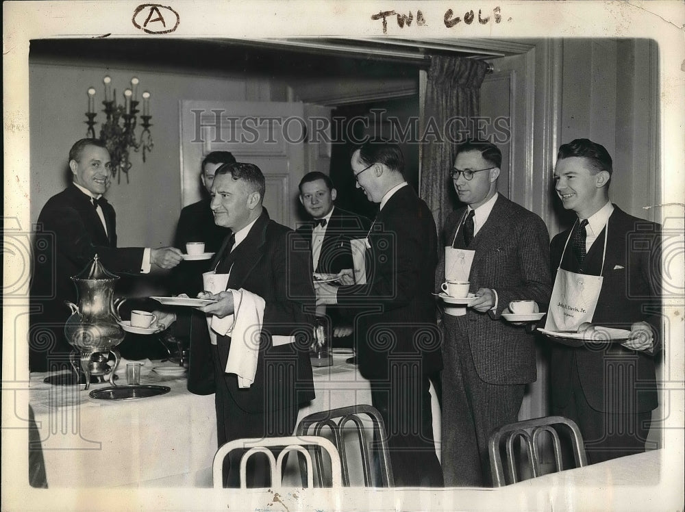 1937 Willard Hotel theatre Early Birds Organization Servers Strike - Historic Images