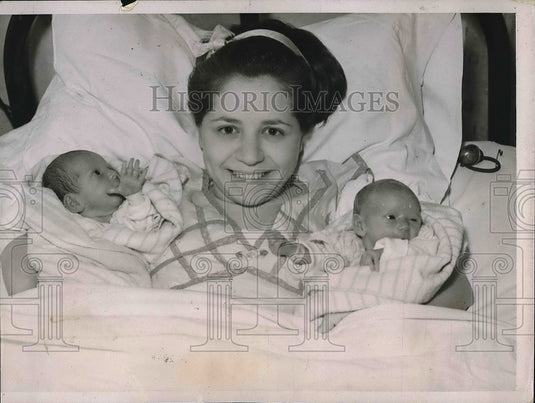 1936 Press Photo Mrs. Davis Denenberg & Sister Mrs. Louis Zabel Give Birth - Historic Images