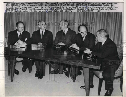 1960 Press Photo Disarmament Experts Prepare For East West Disarmament - Historic Images