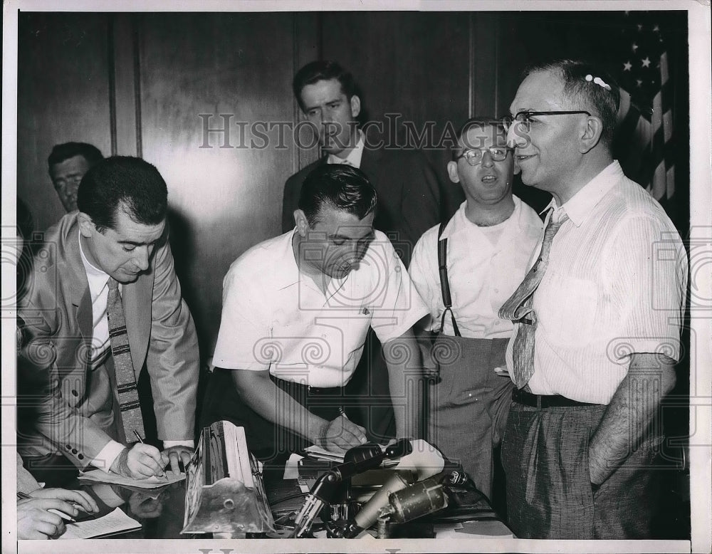 1957 Press Photo Attorney Elmer Gertz, Nathan Leopold, Bobby Franks Murder - Historic Images
