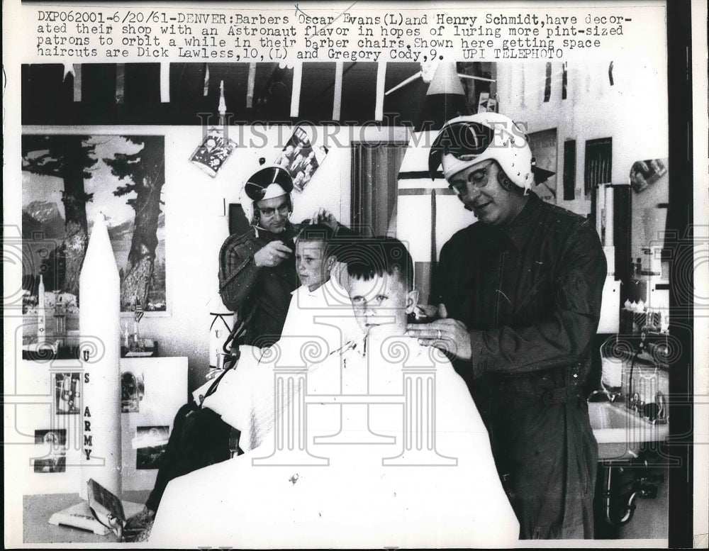 1961 Press Photo Barbers Oscar Evans &amp; Henry Schmidt have decorated their shop - Historic Images