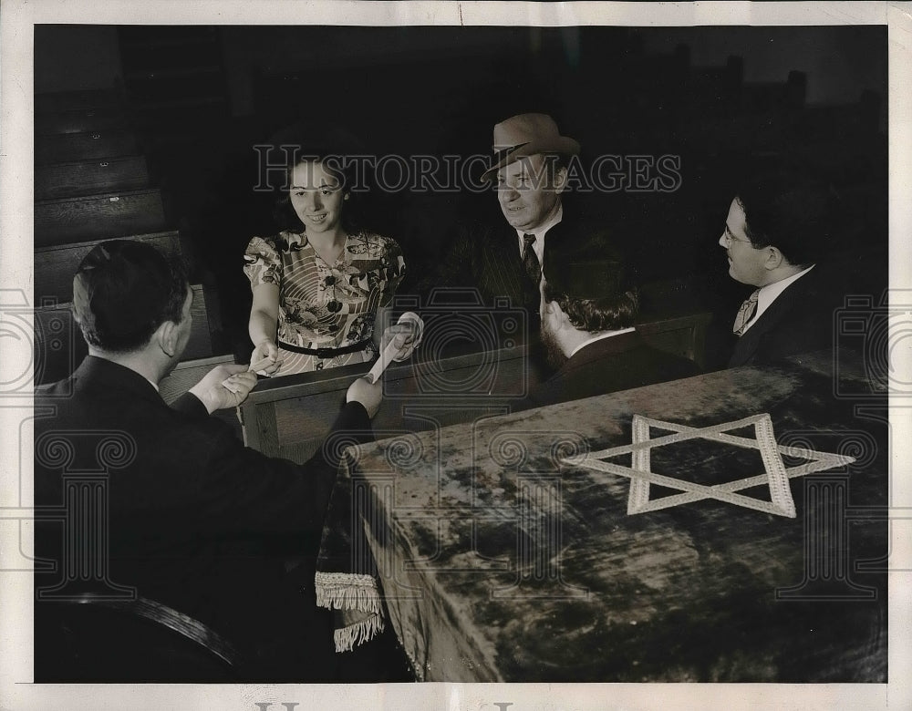 1939 Press Photo Group of people in a meeting - nea98869 - Historic Images