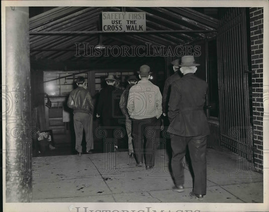 1943 Press Photo Workers from the Goodyear Rubber Company going back to work - Historic Images
