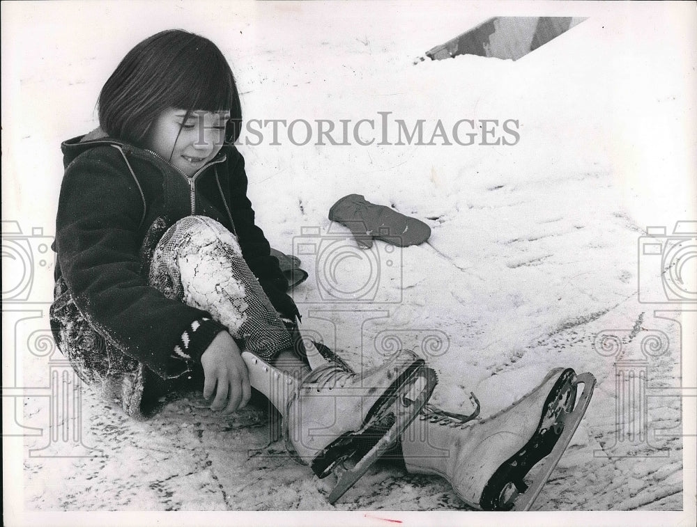 1967 Press Photo Seven-Year-Old Julie Elia Enjoys Some Ice Skating - nea98998 - Historic Images