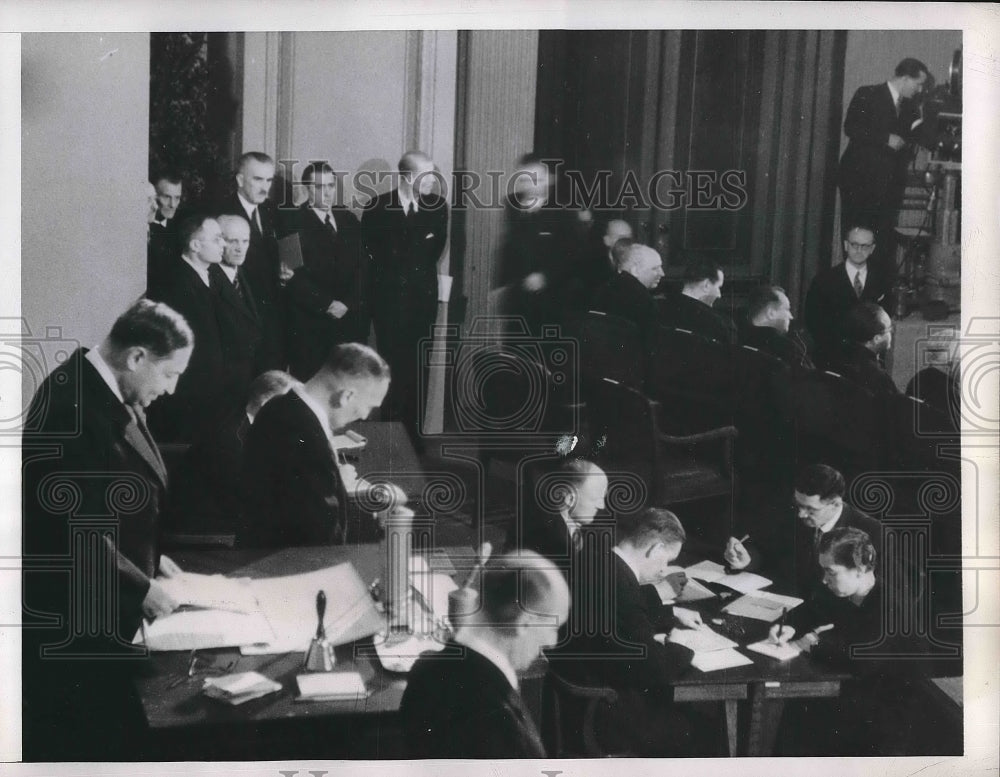1945 Prague, Czechslovakia, Premier Fierlinger at Parliament - Historic Images