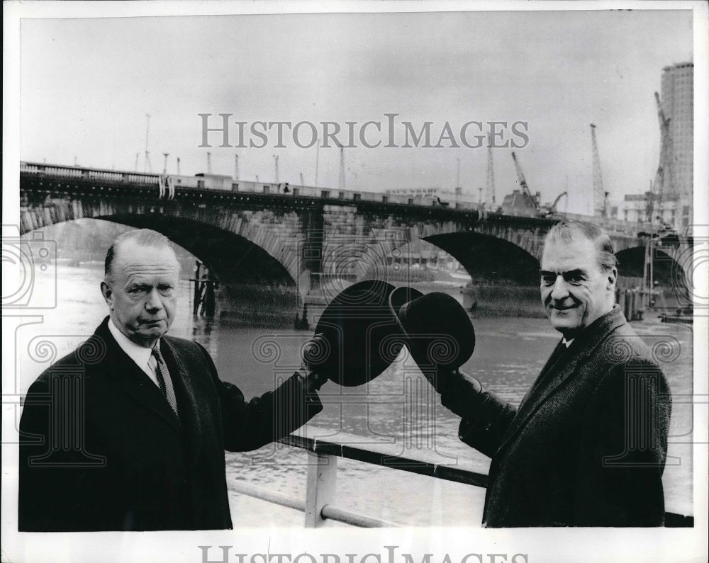 1968 London City Officials Ivan Luckin &amp; Harold King Pose - Historic Images