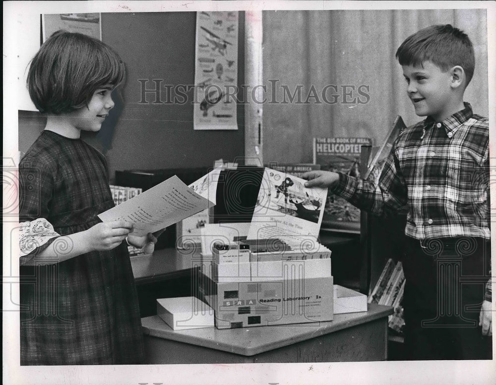 1967 Press Photo School pupils Sherri Knuth &amp; David Donahey in Cleveland, Ohio - Historic Images