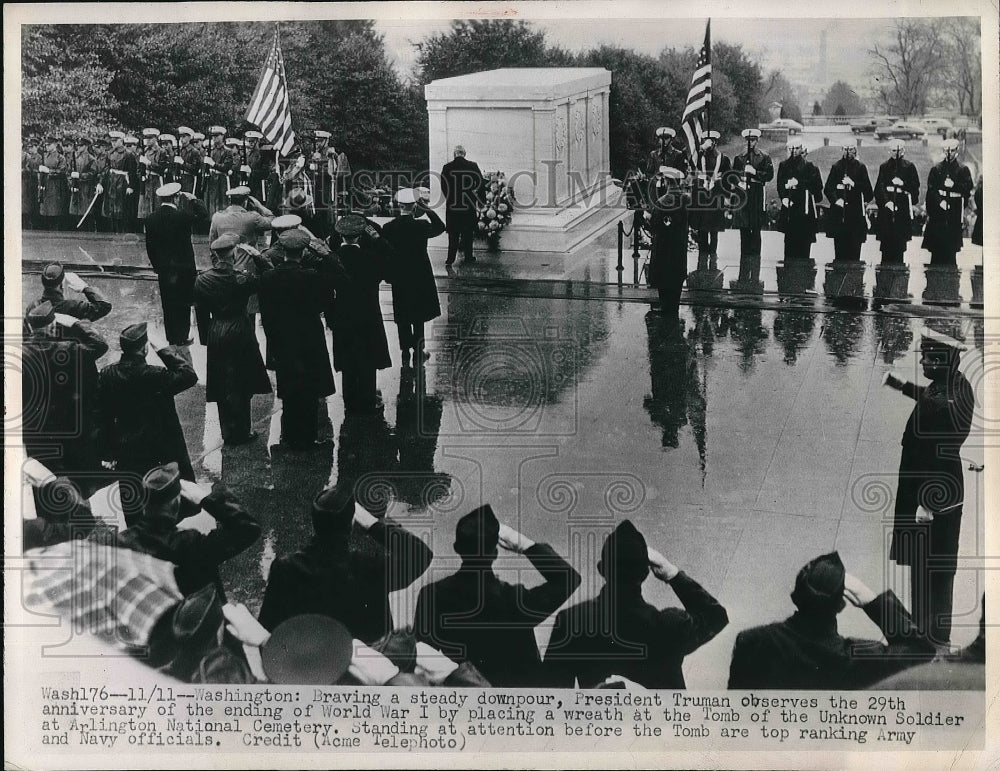 1947 Press Photo President Truman at Tomb of the Unknow soldier - nea99253 - Historic Images