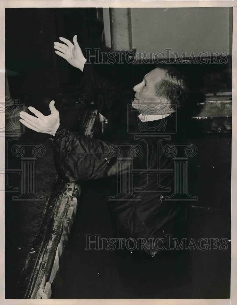 1936 Reverend Alexander Lowande United Christian Church Baptism - Historic Images