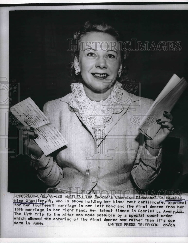 1955 Press Photo Beverly O&#39;Malley Holding Certificate for Fourteenth Marriage - Historic Images