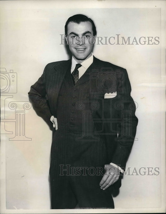 1958 Model Richard Orme in a three - Historic Images