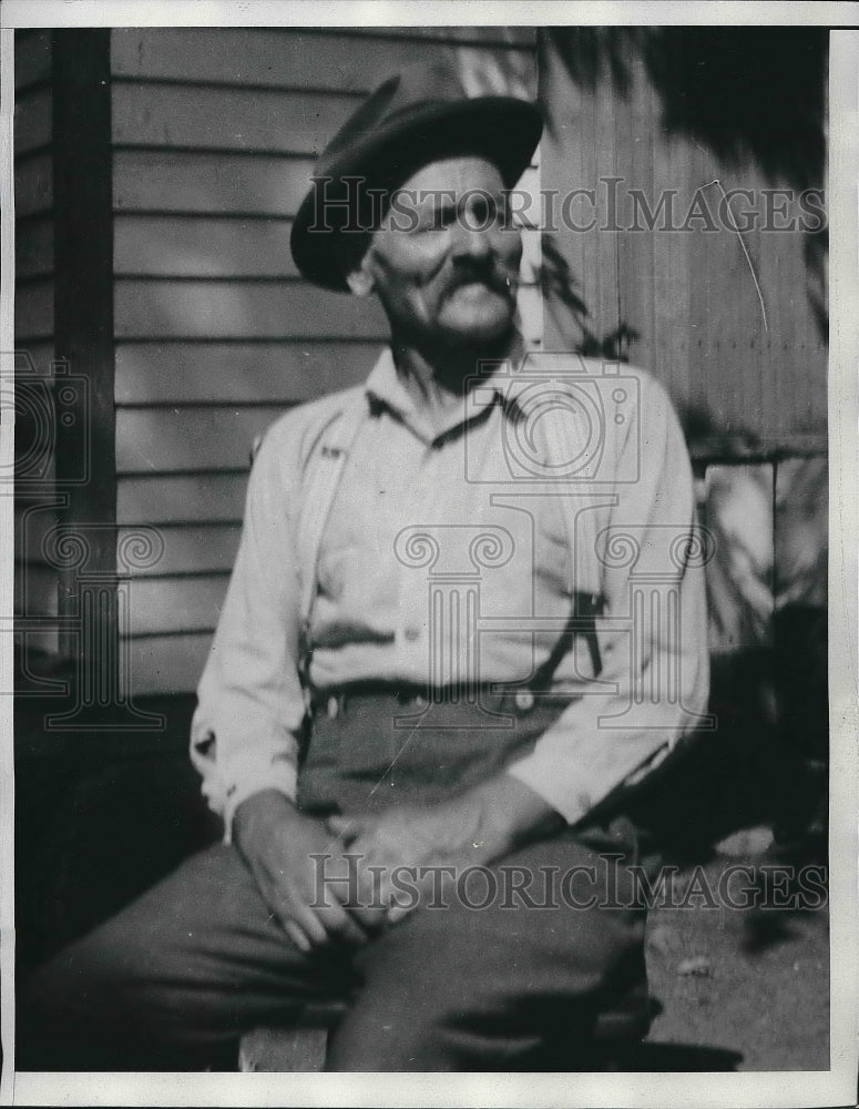 1933 Press Photo John Seivers, weighed everything he ate for a whole year-Historic Images