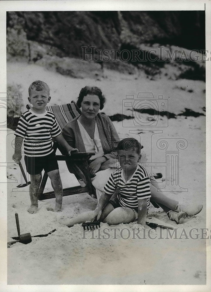 1933 Press Photo Mrs AH Lamborn &amp; Children Harry &amp; Tony On Vacation In Bermuda - Historic Images