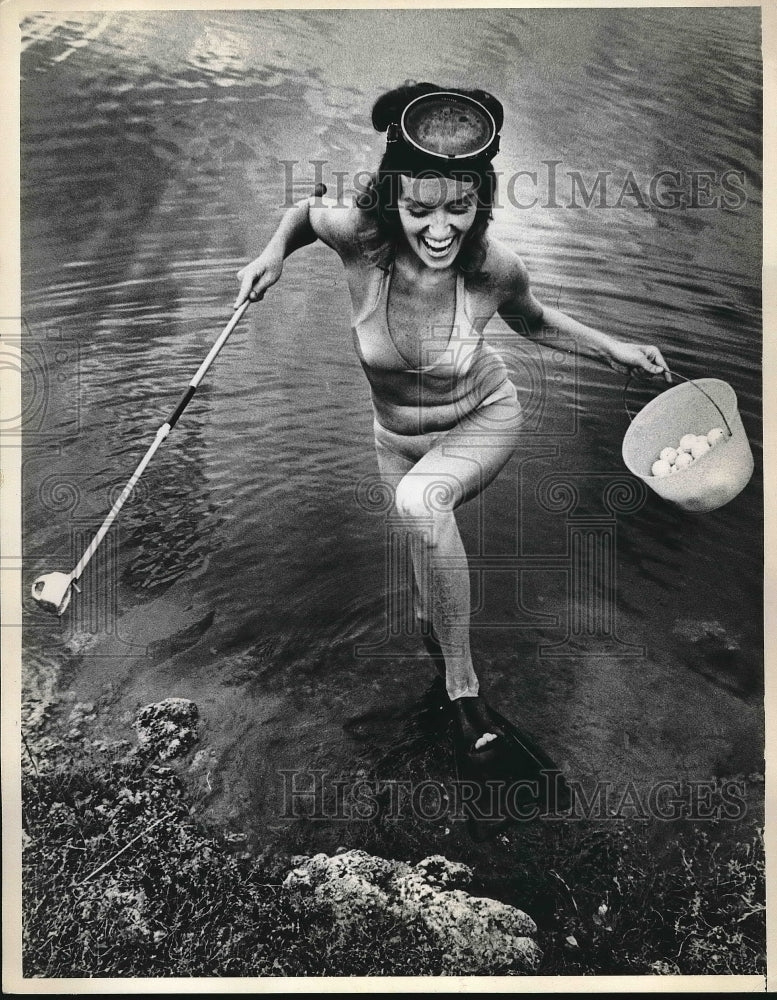 1974 Press Photo Nancy O'Brien's job is to retrieve balls that golfers hit into-Historic Images