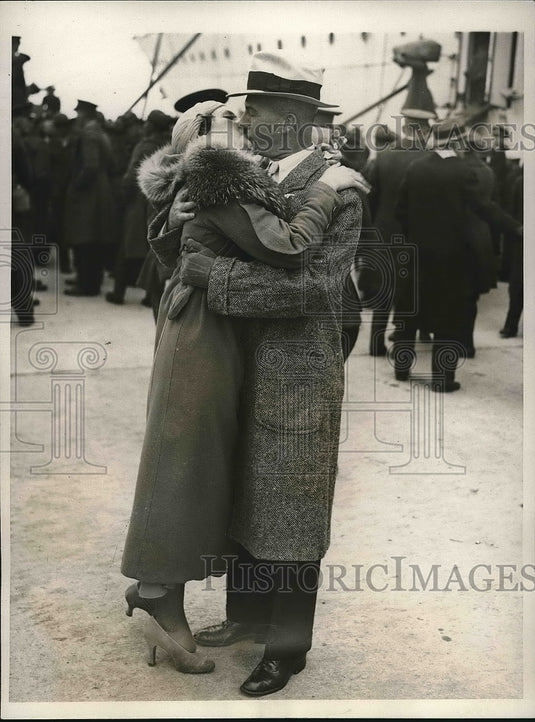 1933 Captain Stewart O'Neill of the US Marines w/ his daughter Peggy - Historic Images