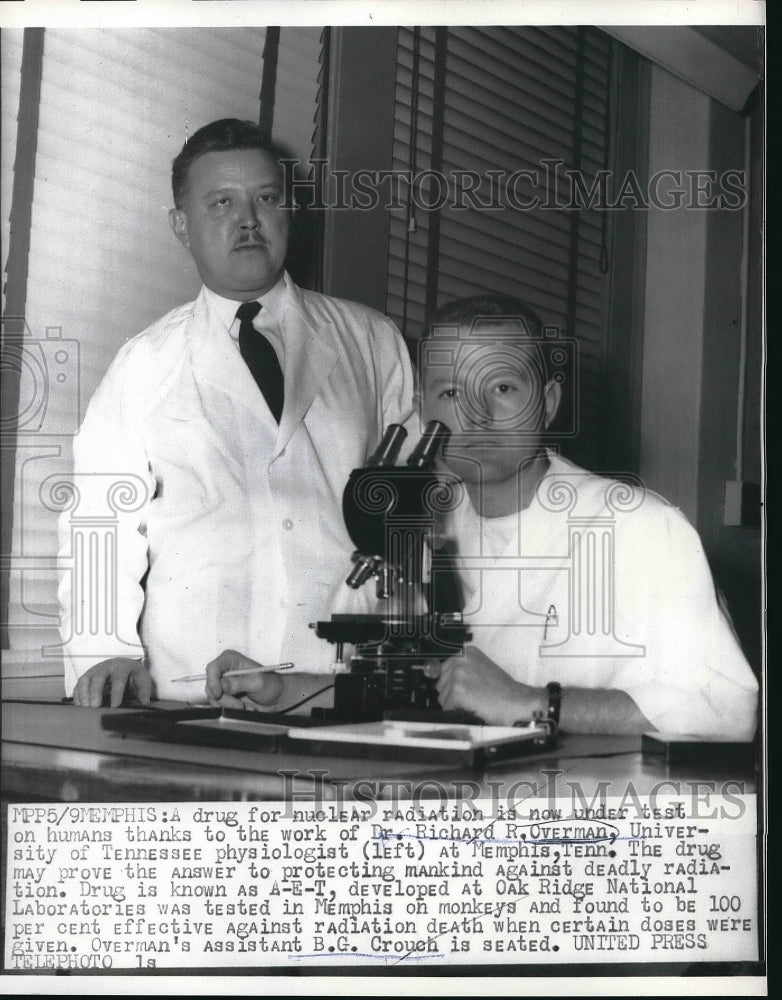 1957 Press Photo Dr. Richard Overman of University of TN &amp; New Radiation Drug - Historic Images