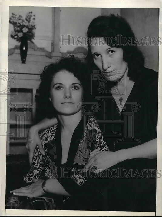 1932 Press Photo Socialites Myrtle St. Pierre's and Mildred Caffrey - nea99697-Historic Images