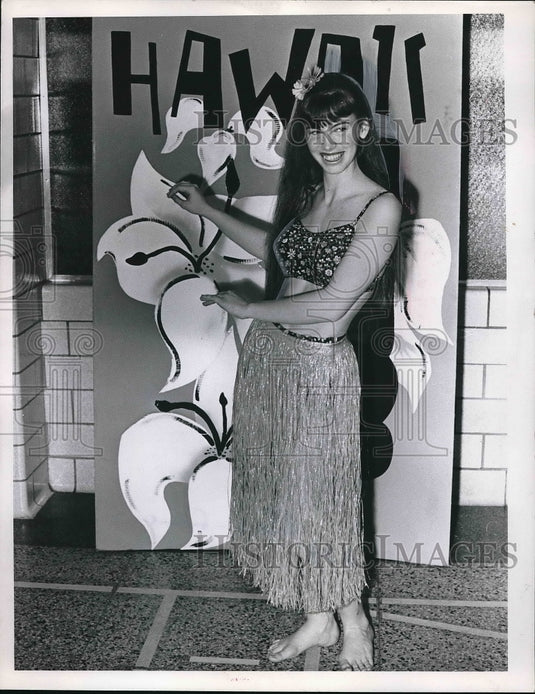 1965 Press Photo Linda Balls in "Tidal Waves" at Euclid High School - nea99766 - Historic Images
