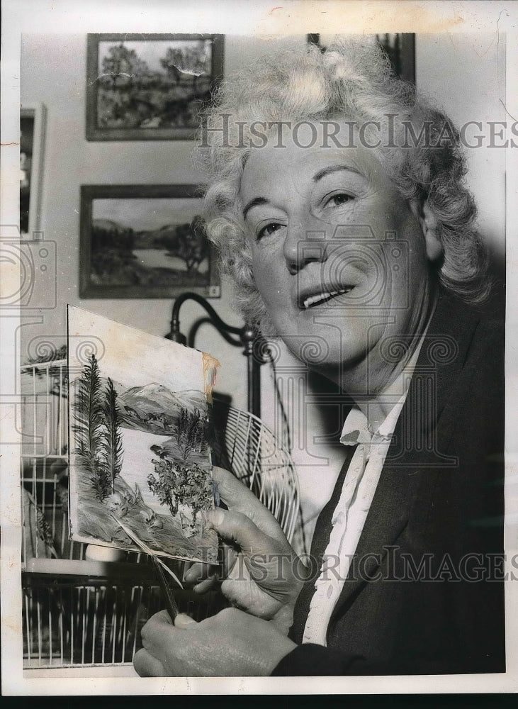 1959 Press Photo Mrs.Florence Bishop Ticklish Art expert from Knockholt England. - Historic Images