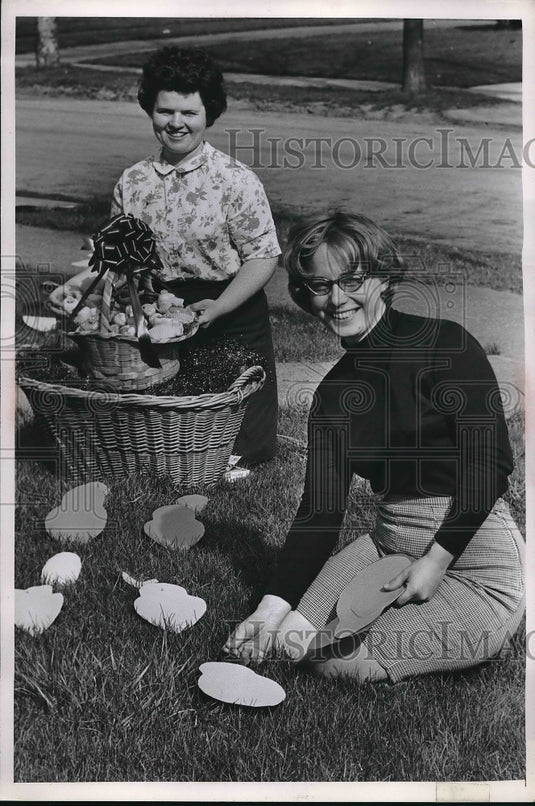 1968 Mrs Noel Bartlett& Mrs Cannon & bunny tracks for business - Historic Images