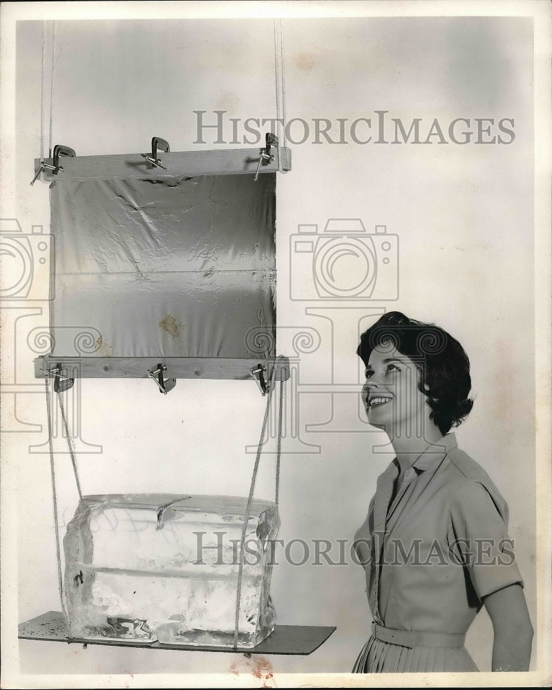 1959 Press Photo Leah Randall at Aluminum Corp of America - nea99820 - Historic Images