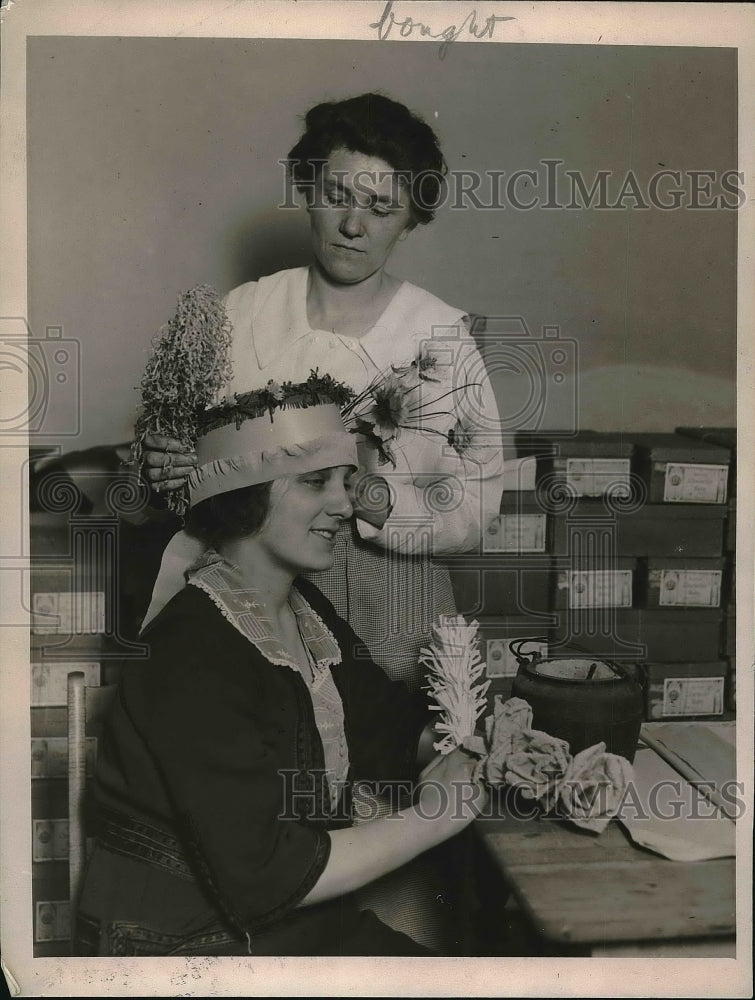 1920 Paper hats Newest Trend Cost .25  - Historic Images