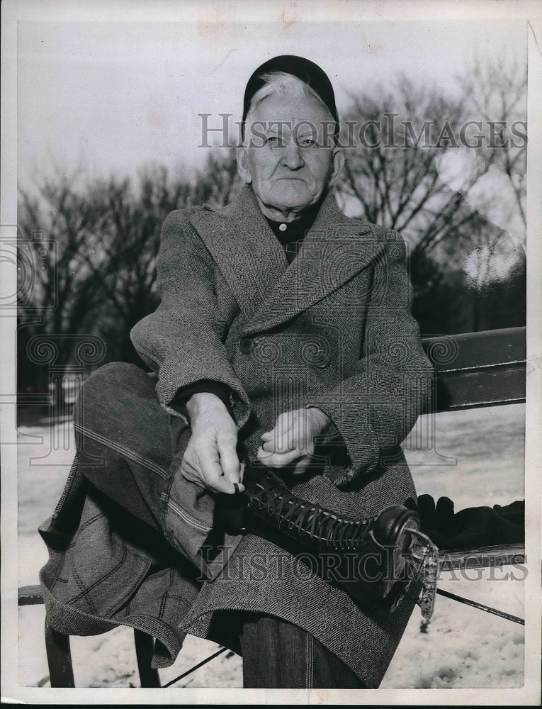 1938 Press Photo JAmes Kinder Age 82 Ice Skating - nea99869 - Historic Images