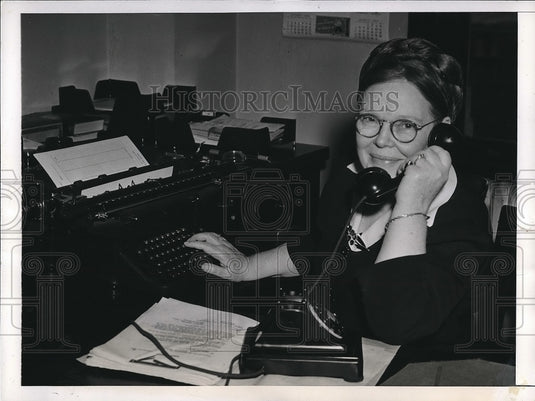1944 Mrs. Cordelia l. Mikules American Battle Monuments Commission - Historic Images