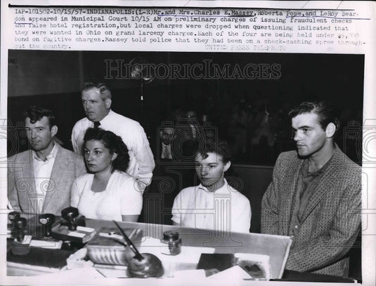 1957 Press Photo Mr & Mrs Charles Massey, R Pope, L Beardon , check fraud - Historic Images
