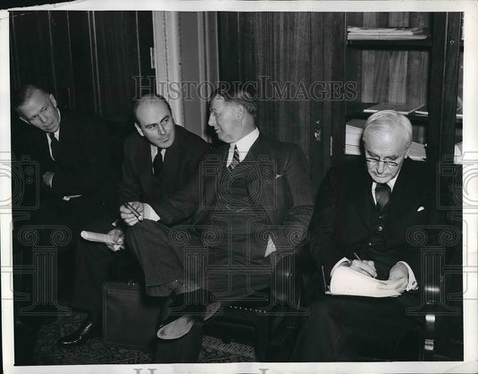 1941 Gen.George Marshall,US Army Chief of Staff waiting to testify - Historic Images