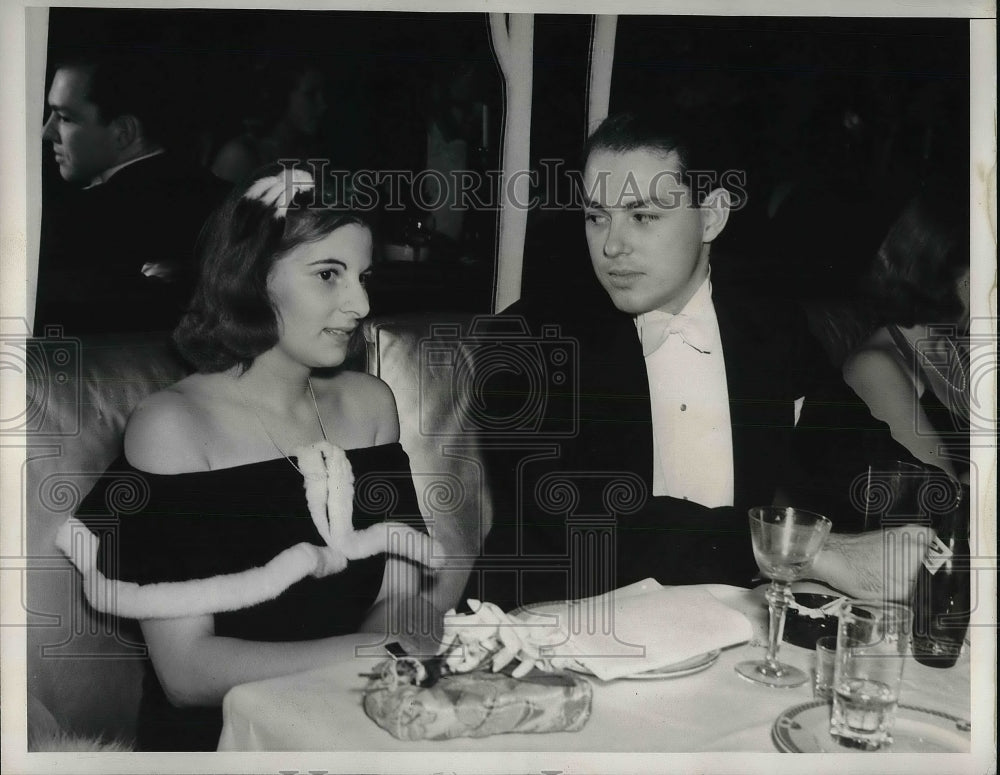 1938 Press Photo Debutante Amateur Night Mr. and Mrs. William Budduth-Historic Images