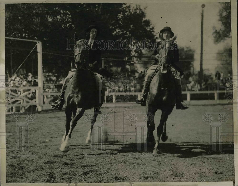 1930 Press Photo Miss Orian Smith &amp; Edwine Montague at Children&#39;s Horse Show-Historic Images