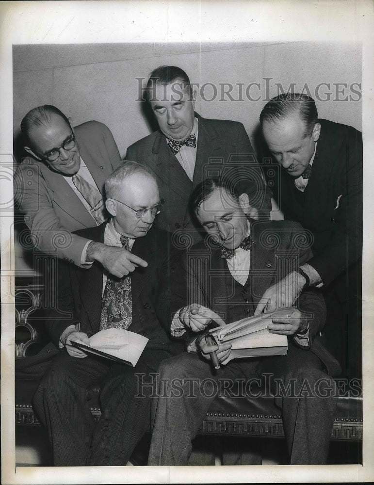 1946 Press Photo Last Minute Negotiations On Strike of Maritime Workers-Historic Images